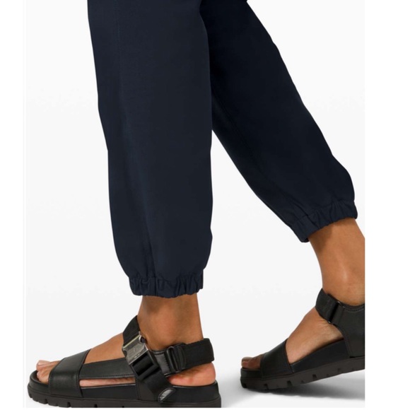 NWT Lululemon Warpstreme High-Rise 7/8 Jogger - Picture 3 of 8